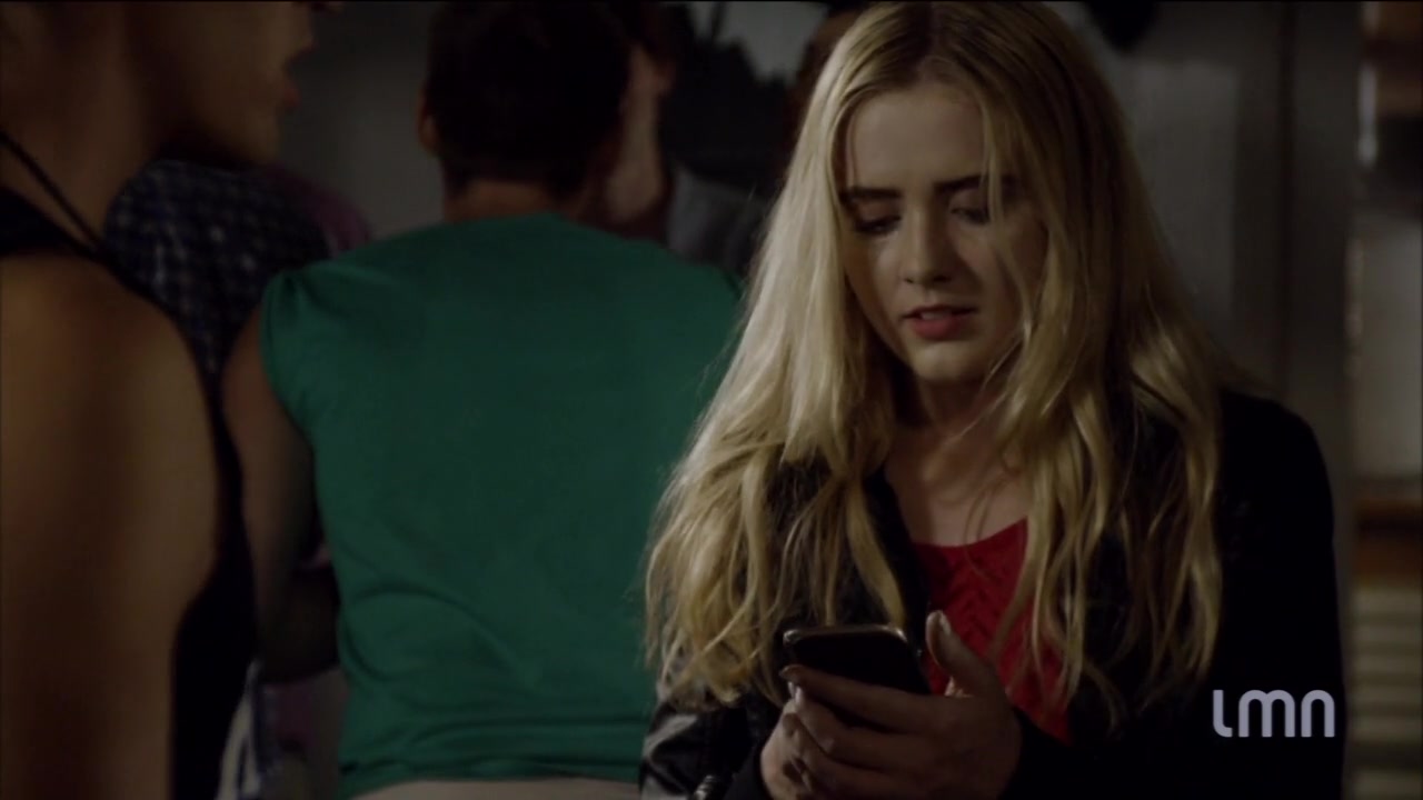 The_Maid_2016_720p_HDTV_X264_Solar_0197.jpg