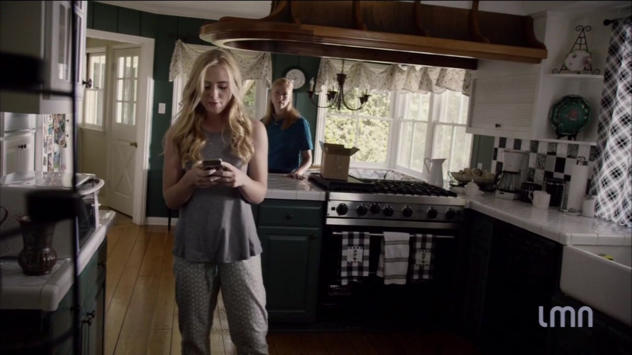 The_Maid_2016_720p_HDTV_X264_Solar_2203.jpg