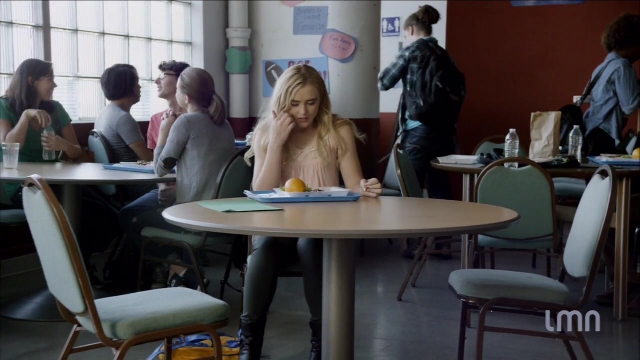 The_Maid_2016_720p_HDTV_X264_Solar_2694.jpg