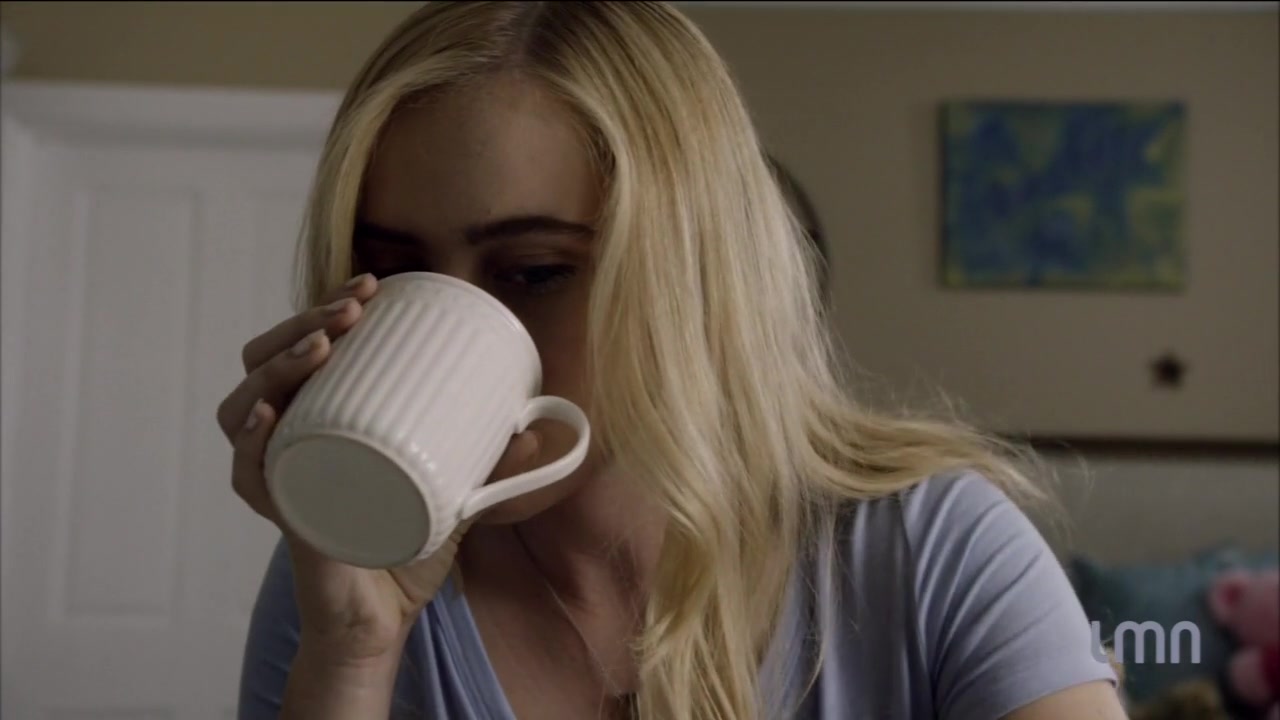 The_Maid_2016_720p_HDTV_X264_Solar_3219.jpg