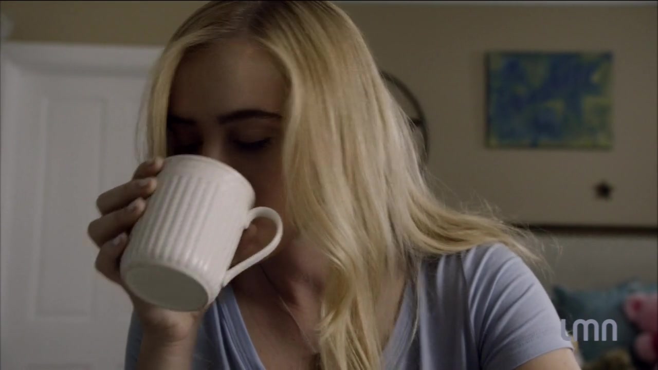 The_Maid_2016_720p_HDTV_X264_Solar_3220.jpg