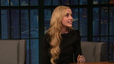 Kathryn_Newton_Had_a_Star_Studded_Dinner_with_Meryl_Streep_and_Reese_Witherspoon5B15D_144.jpg