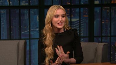 Kathryn_Newton_Had_a_Star_Studded_Dinner_with_Meryl_Streep_and_Reese_Witherspoon5B15D_170.jpg