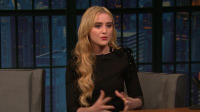Kathryn_Newton_Had_a_Star_Studded_Dinner_with_Meryl_Streep_and_Reese_Witherspoon5B15D_172.jpg