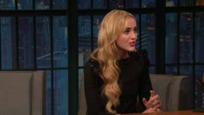Kathryn_Newton_Had_a_Star_Studded_Dinner_with_Meryl_Streep_and_Reese_Witherspoon5B15D_184.jpg