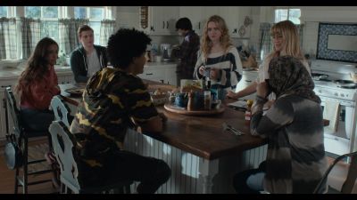 The_Society_S01E02_Our_Town_1080p_NF_WEB-DL_DDP5_1_x264-NTG_0315.jpg
