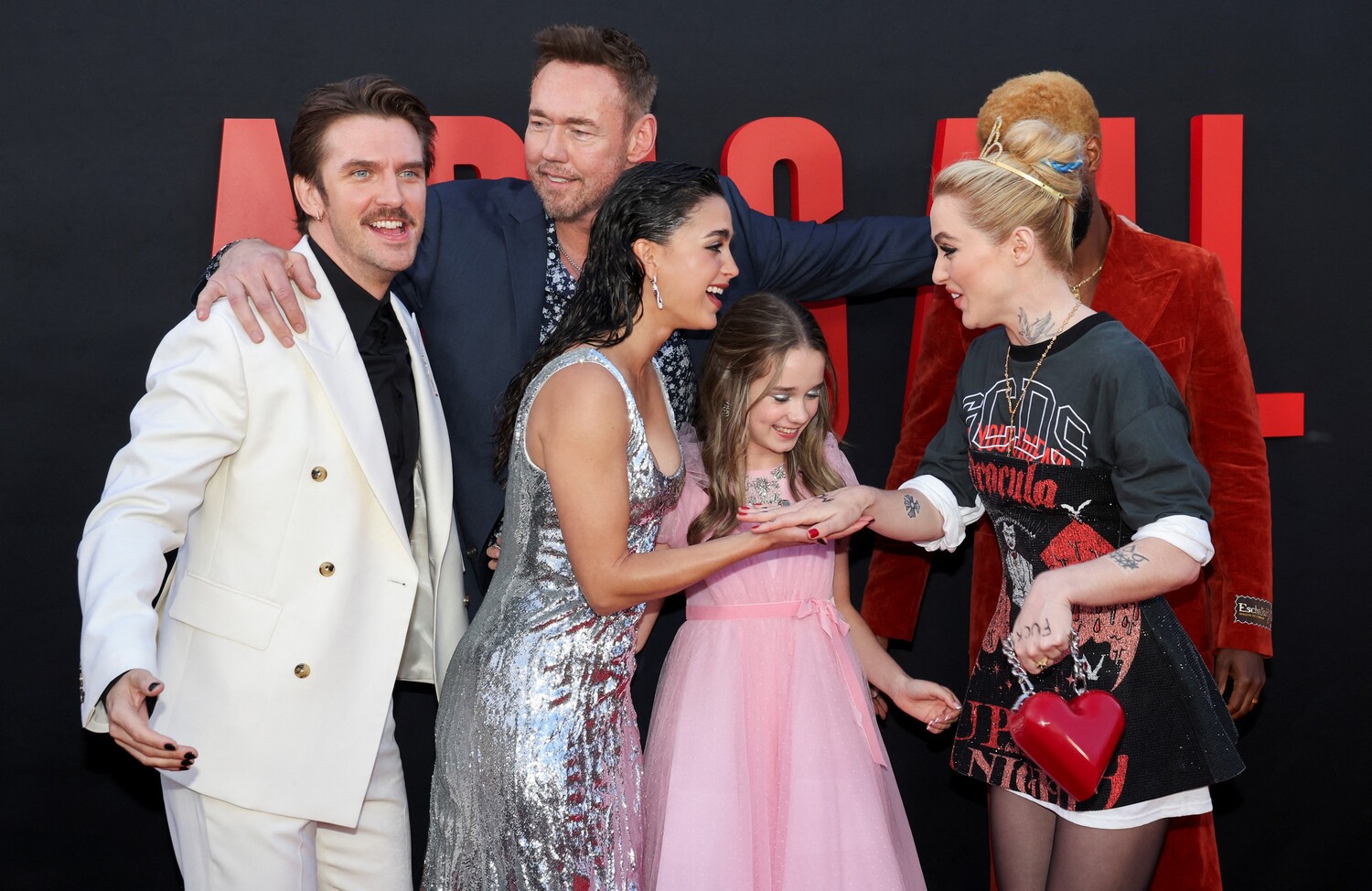 arrivingabigailpremiere170428-110.jpg