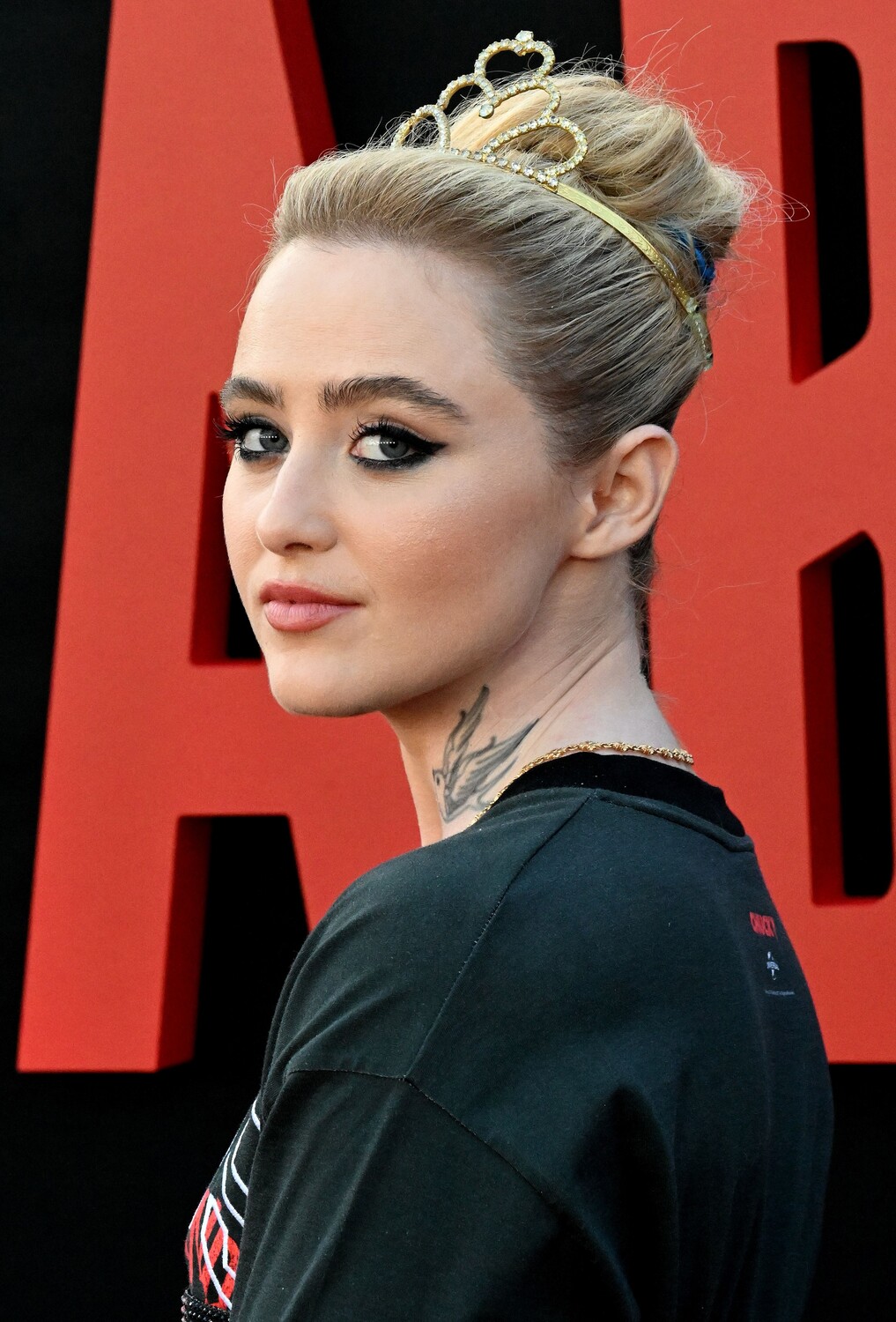 arrivingabigailpremiere170428-162.jpg
