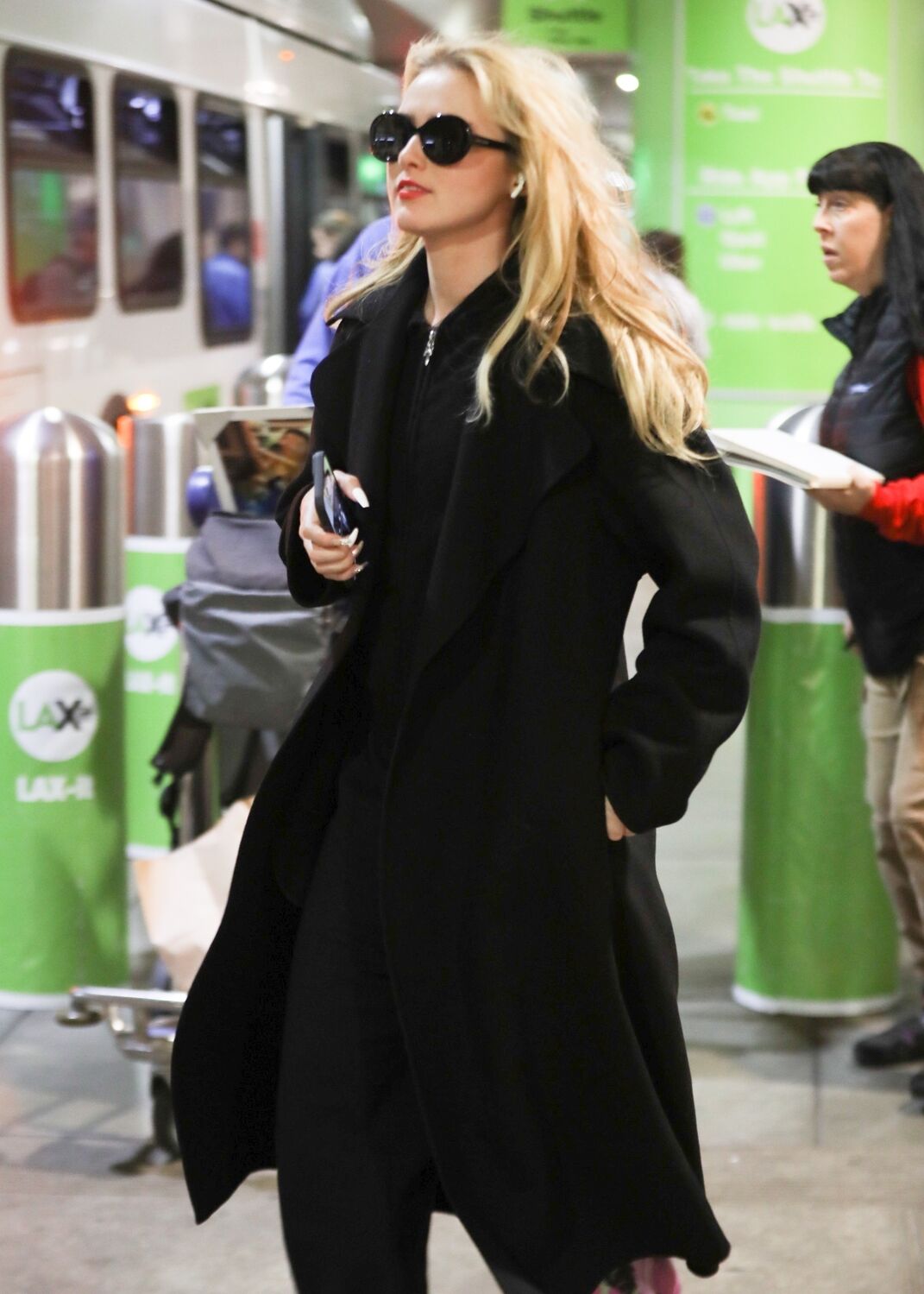 lax110423-001.jpg