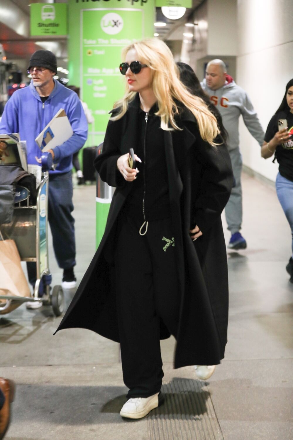 lax110423-003.jpg