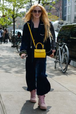 HQ
