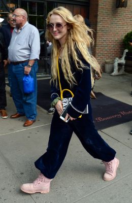HQ
