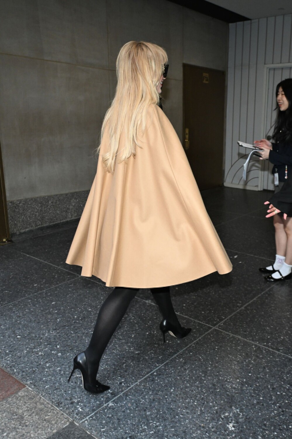 outsidetodayshow120224-054.jpg