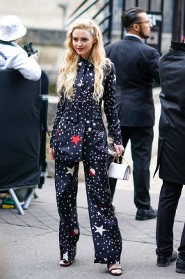 HQ
