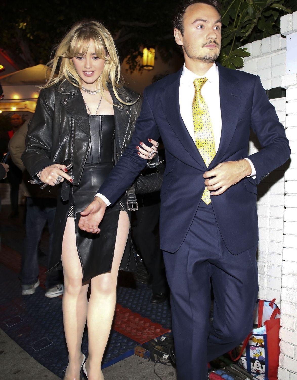outsidevfparty260225-005.jpg