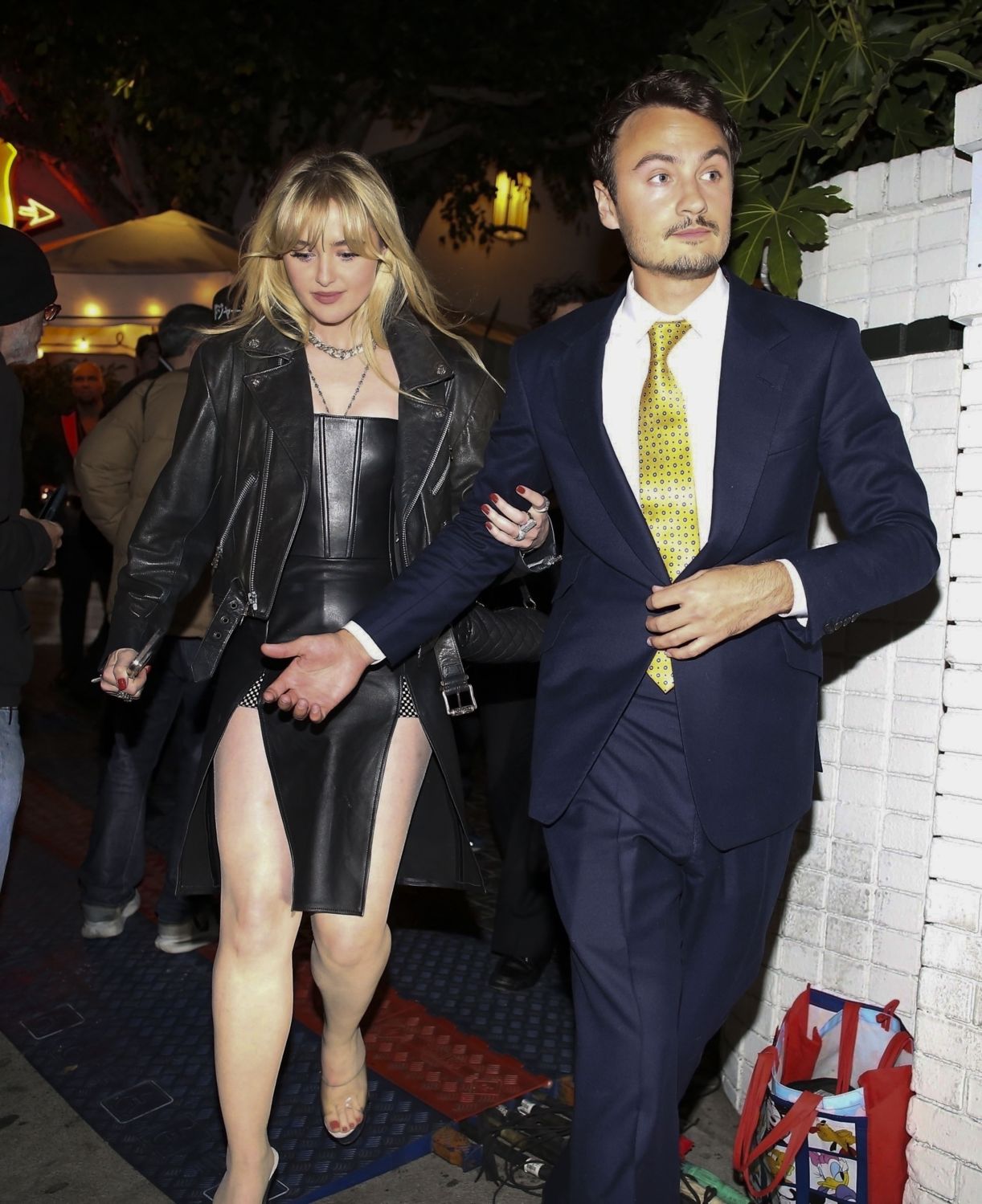 outsidevfparty260225-006.jpg