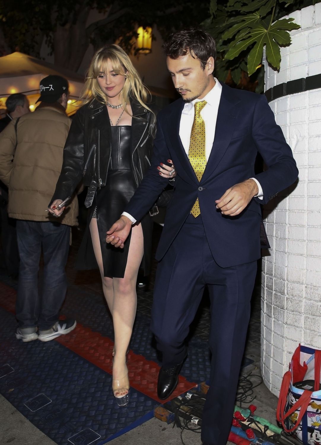 outsidevfparty260225-007.jpg