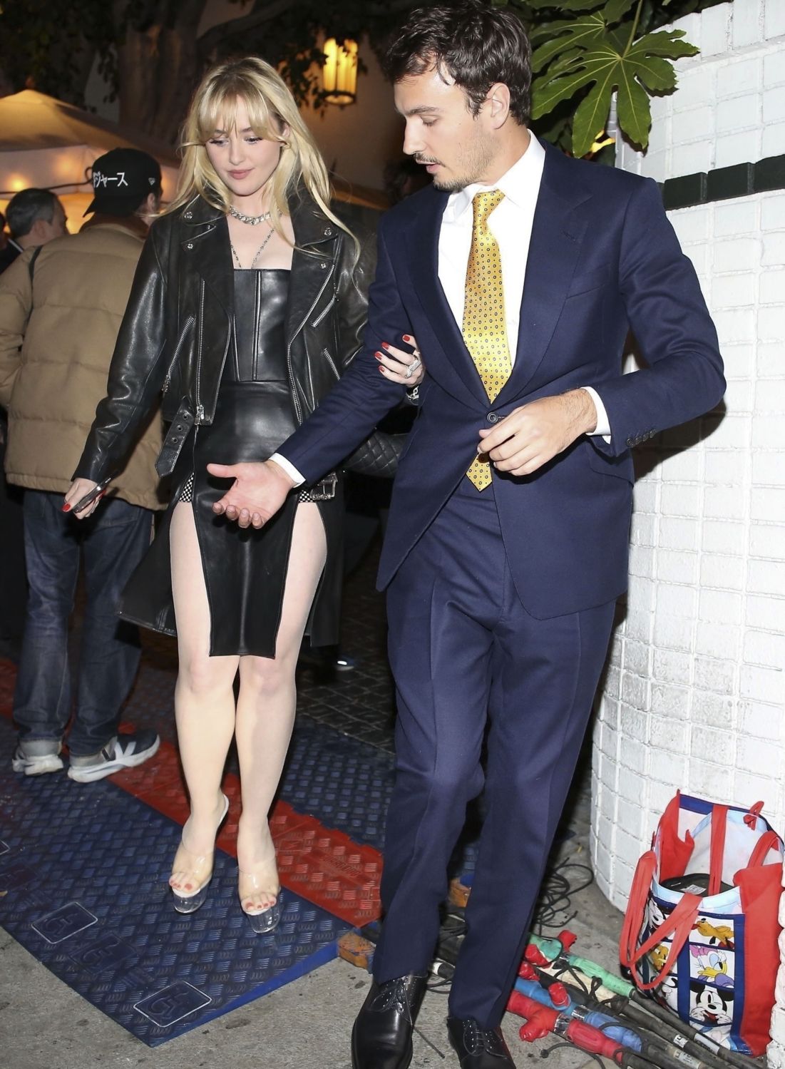 outsidevfparty260225-013.jpg
