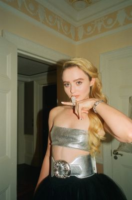 HQ
