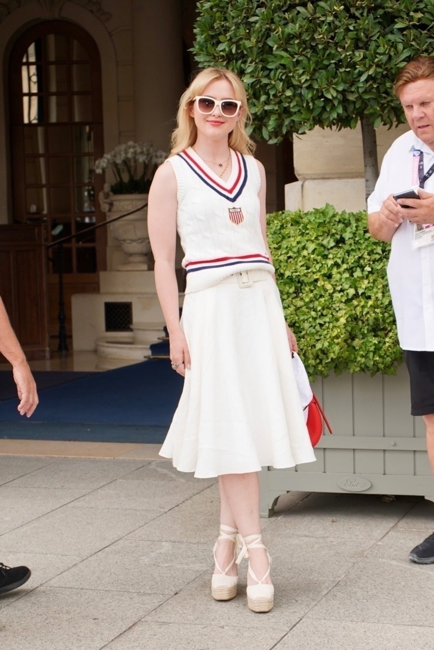 outinparis_2_090824-081~0.jpg