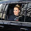 arrivingabigailpremiere170428-001.jpg