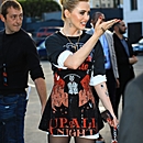 arrivingabigailpremiere170428-006.jpg